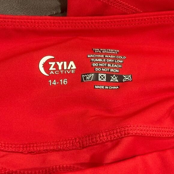 ZYIA Red Capris - Picture 3 of 4